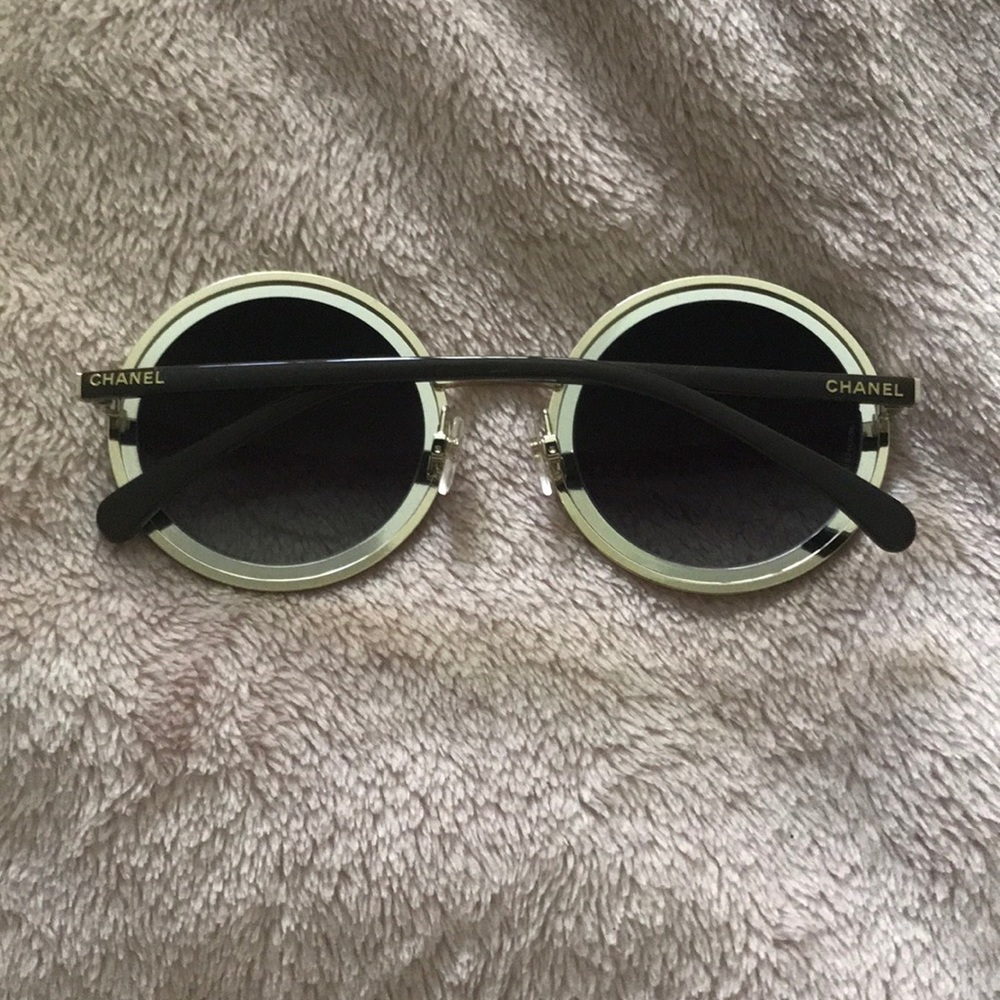Chanel sunglasses - Picture 2 of 6